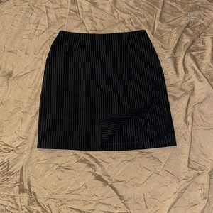 Womens size 6 striped skirt . RN#17638  STYLE#102320D  CUT# 12088